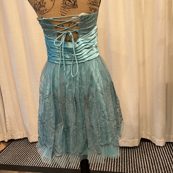 Morgan & Co Juniors SIZE 7/8 strapless FORMAL Dress - Picture 6 of 10